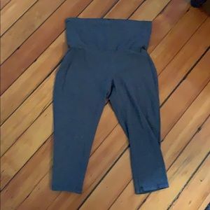 Cropped grey leggings